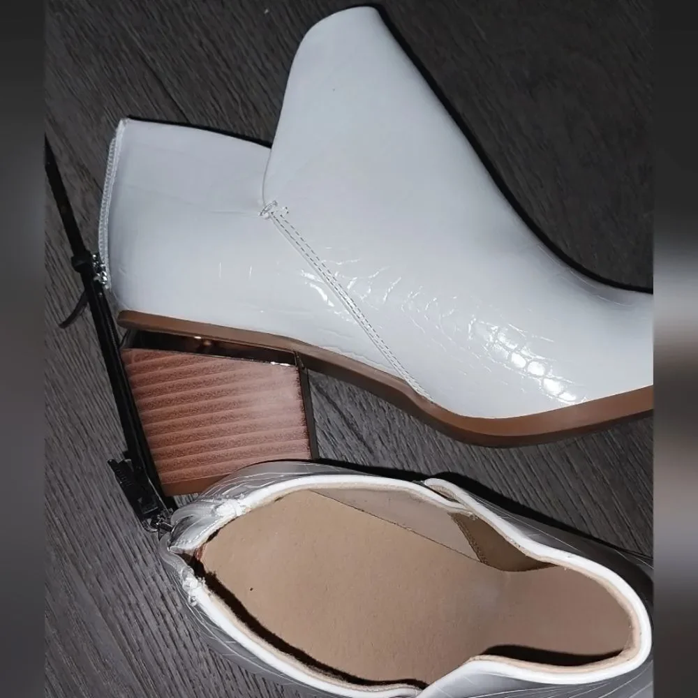 Elegant chunky heel bootie sz 8.5